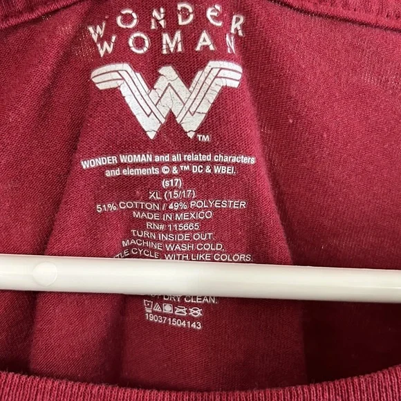 Wonder Woman - Picture 2 of 3